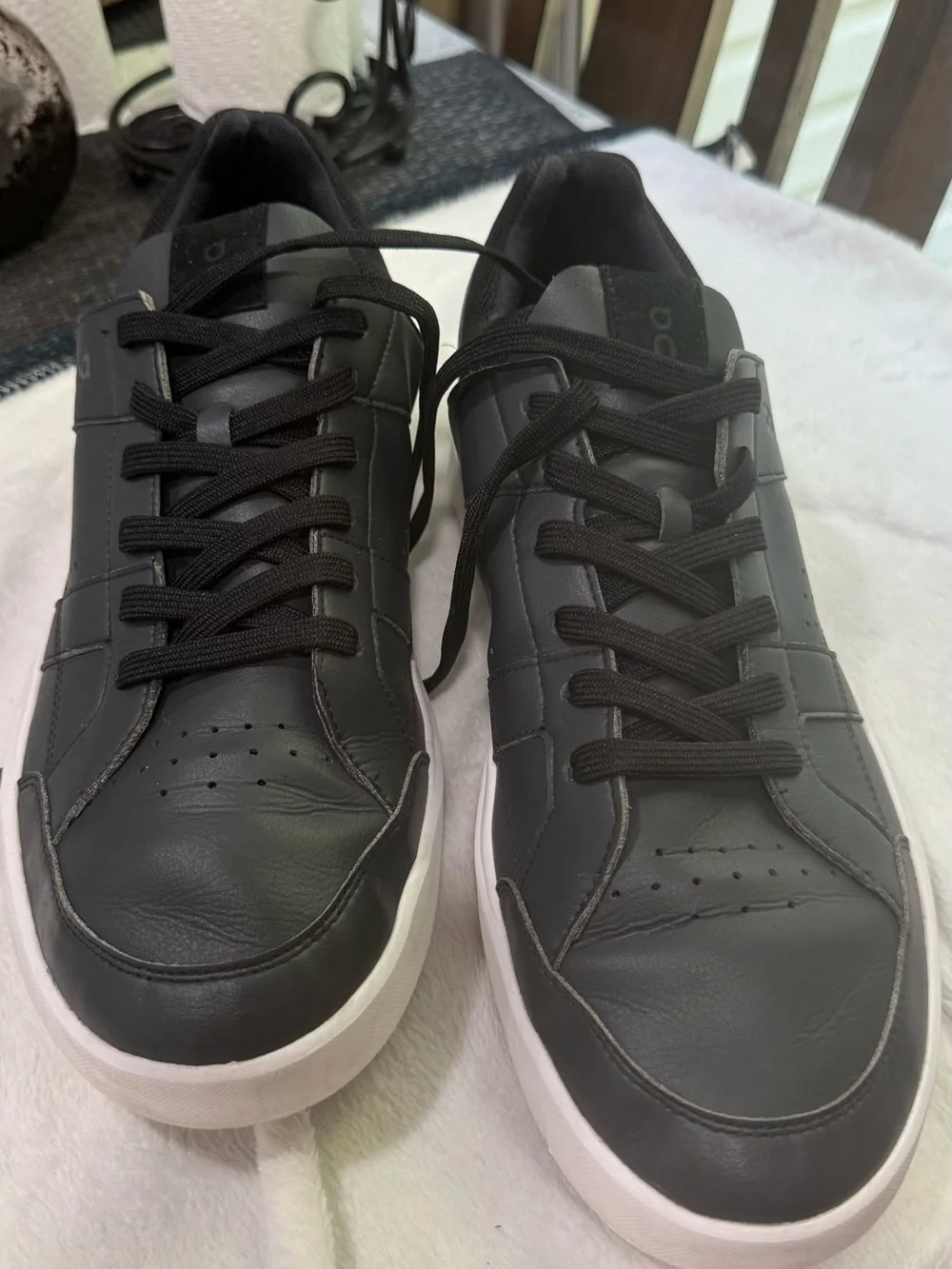 On Running Men's Low-Top Sneakers in Black and White